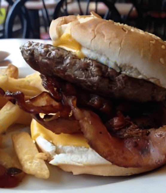 Cheeseburger Deluxe at La Bonbonniere